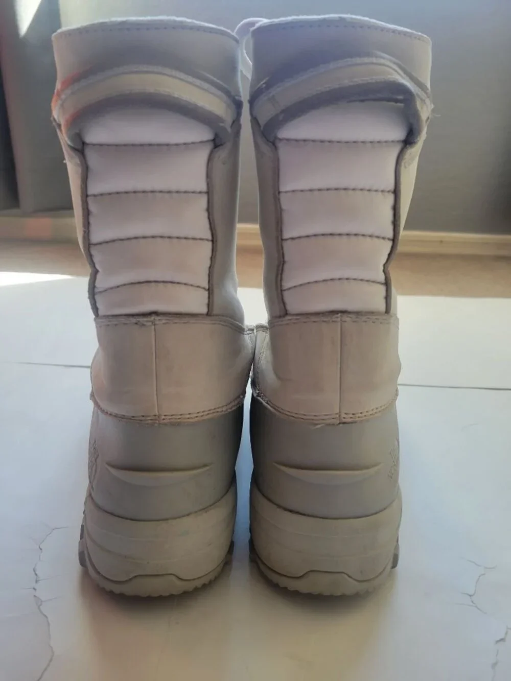 The North Face Women's Yukiona 200 Mid Boots Size 10 Snow Outer Wear Durable